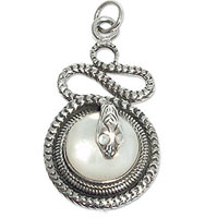 2463-1 - Silverhänge Orm med Pärlemorssten. sten.