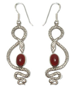 3413 -  Silverörhänge  Orm med  Röd karneol sten.