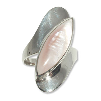 4121-1  Silverring Modern design med Rosa pärlemors sten.