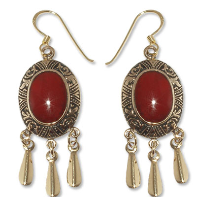 8029 -1  Bronsörhänge Keltiskt med Röd karneol sten.