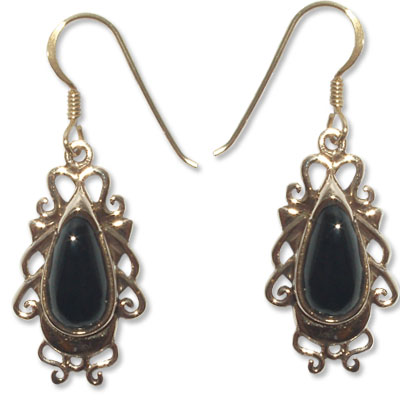 8106 Bronsörhänge Keltiskt med svart onyx sten. 