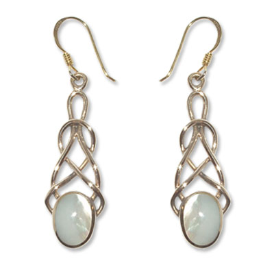 8112 - Bronsörhänge Keltiskt med Vit Pärlemors sten.