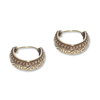 8121- Bronsörhänge Creoler. 