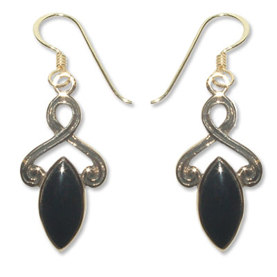 8245 -1  Bronsörhänge Keltiskt med svart onyx sten.