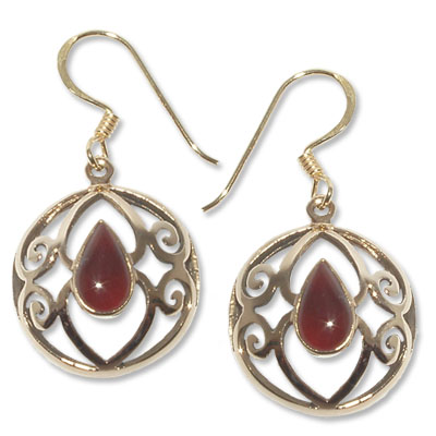 8254 - Bronsörhängen Keltiska med Röd karneol sten.